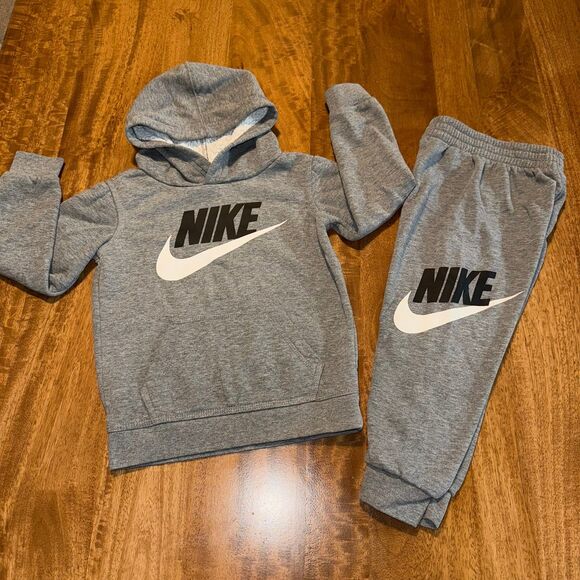 Nike Other - Nike Sportswear Club Fleece, Little Kids' Hoodie Set Size 4T